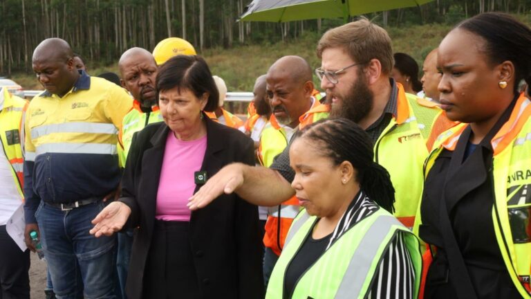 R40 Rd TRANSPORT MINISTER BARBARA CREECY ASSESSES PROGRESS MADE ON R40 ...